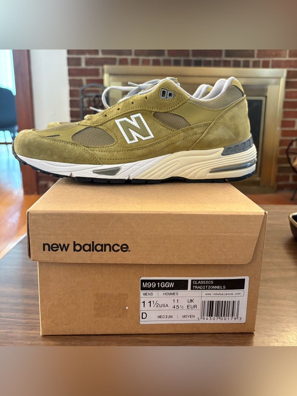 Brand new! New Balance Men's Olive Green 991.  Made in the UK.  Size 11.5